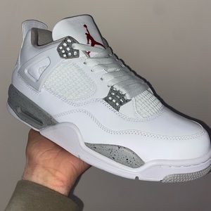 Air Jordan 4 withe oreo 2021